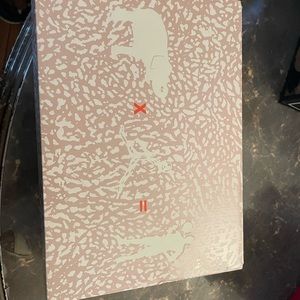 Elephant jordan 3s size 9.5